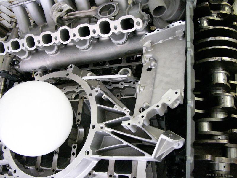 Illustration for article titled How I Found a Bugatti Veyron Engine On A Budapest Street